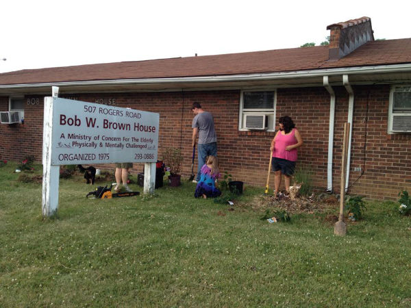 2014 New Sign & Curb Appeal — photo 6